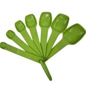 VINTAGE Tupperwear Lime Apple Green Measuring Spoons Plastic Kitchenware Set 7